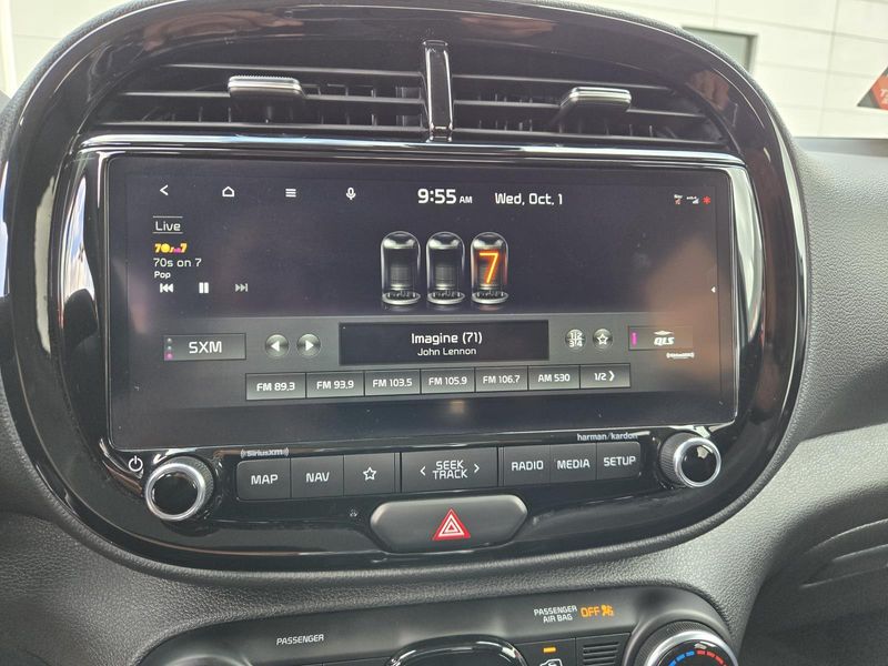 2023 Kia Soul GT-Line photo 9