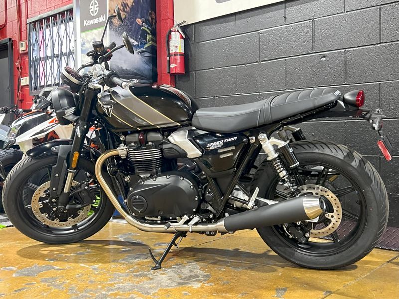 2025 Triumph SPEED TWIN 900 Image 4