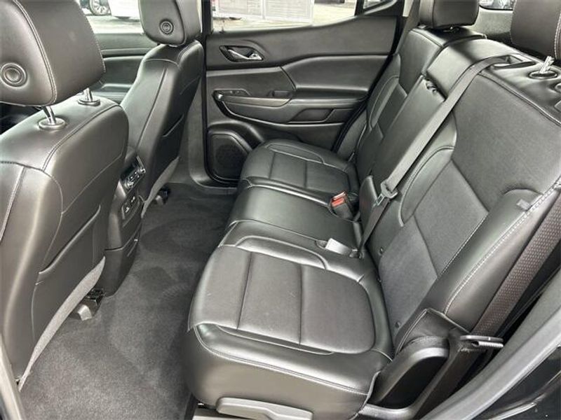 Used 2022 GMC Acadia SLTImage 17