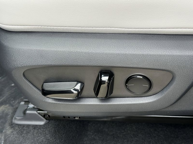 2025 Lexus TX Image 19