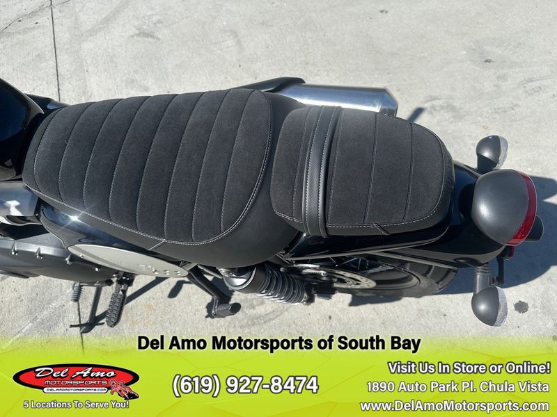 2024 Triumph SCRAMBLER 900  in a JET BLACK exterior color. Del Amo Motorsports of South Bay (619) 547-1937 delamomotorsports.com 