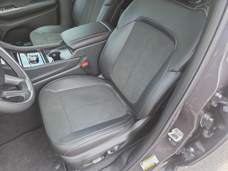 2025 Jeep Grand Cherokee Altitude photo 5