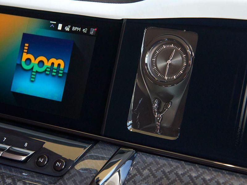 New 2027 Rolls-Royce Cullinan Black BadgeImage 16