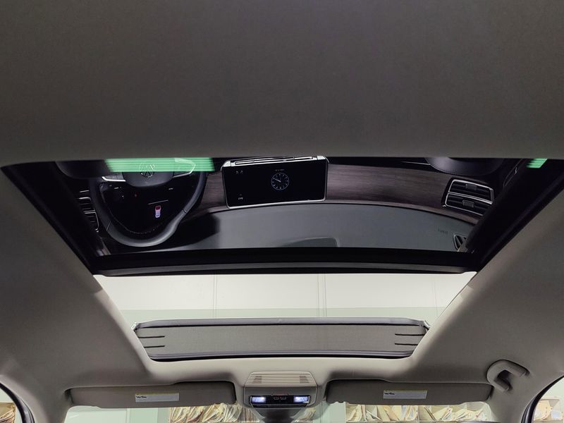 Used 2024 Volkswagen Atlas SEL AWD w/Sunroof & NavigationImage 6