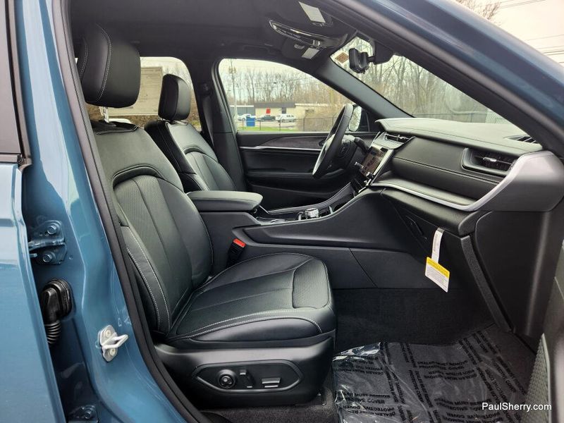 New 2026 Jeep Grand Cherokee L Limited Reserve 4x4