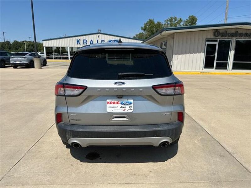 2022 Ford Escape SE photo 3