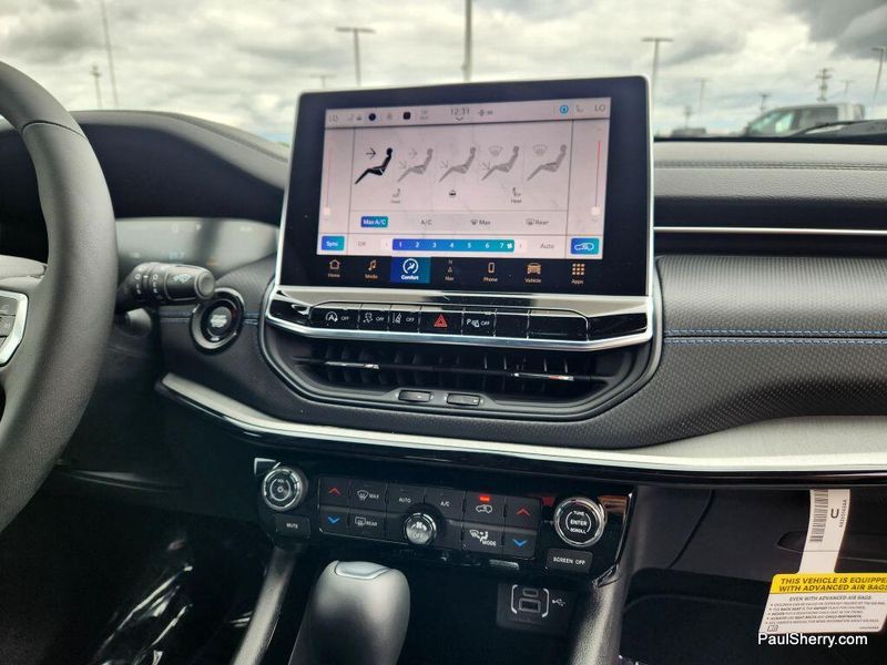 New 2025 Jeep Compass Limited 4x4