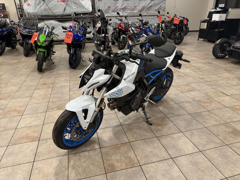 Used 2023 Suzuki GSX-8S Image 12