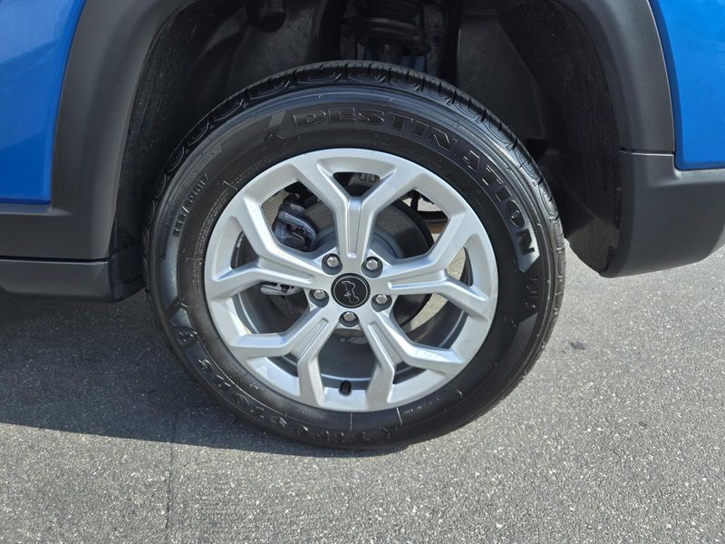 Used 2025 Jeep Compass Latitude 4x4