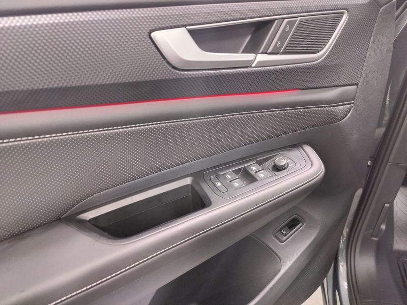 Used 2025 Volkswagen Atlas Cross Sport SEL AWD w/Sunroof & NavImage 30