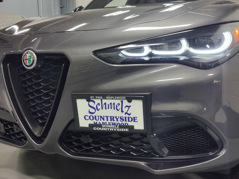 Used 2024 Alfa Romeo Stelvio Q4 AWD w/Sunroof/NavImage 4
