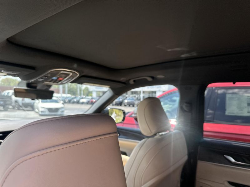 New 2025 Jeep Grand Cherokee L Limited 4x4Image 23