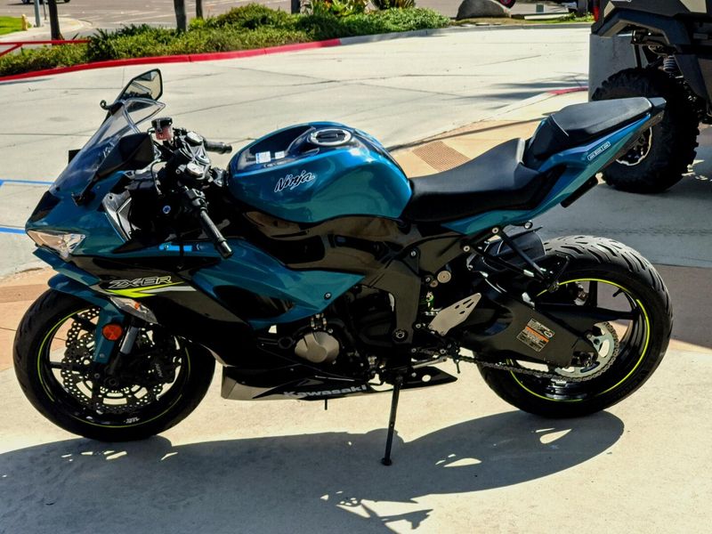 Used 2021 Kawasaki NINJA ZX-6R ABS Image 14