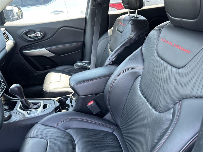 2018 Jeep Cherokee Trailhawk photo 19