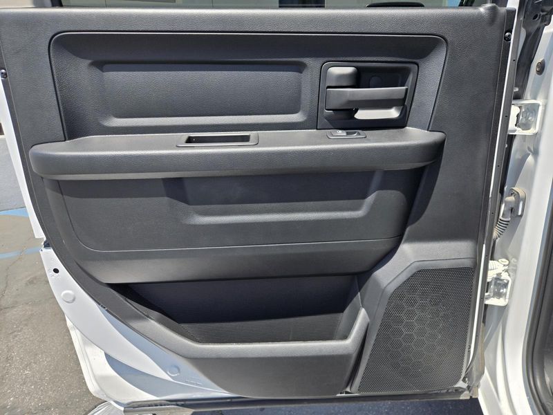 New 2024 RAM 1500 Classic Tradesman Crew Cab 4x4 5'7' Box