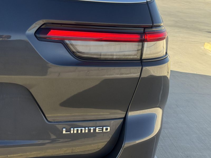 Used 2024 Jeep Grand Cherokee L LimitedImage 16