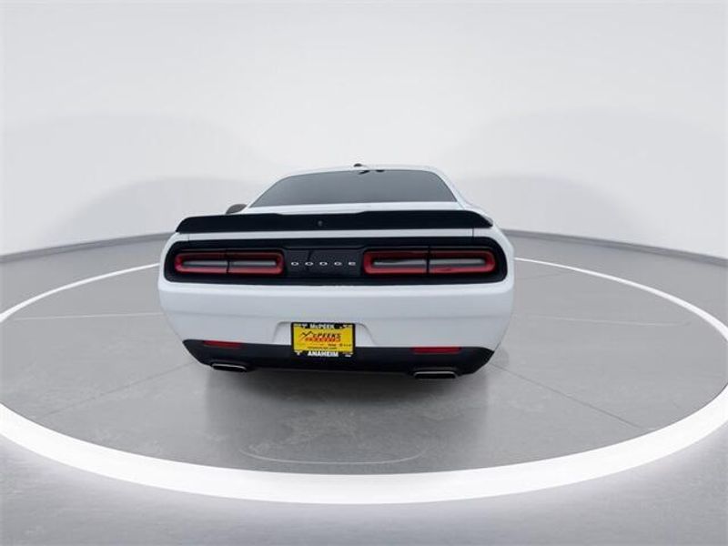 2018 Dodge Challenger SXTImage 7