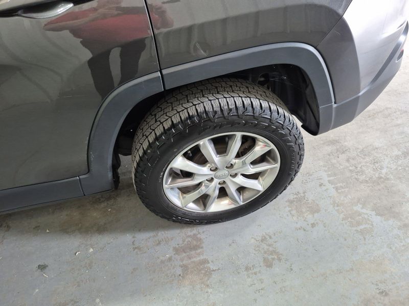 2014 Jeep Cherokee LimitedImage 9