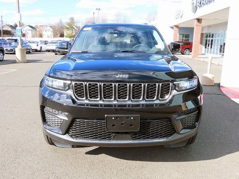 2023 Jeep Grand Cherokee LaredoImage 3