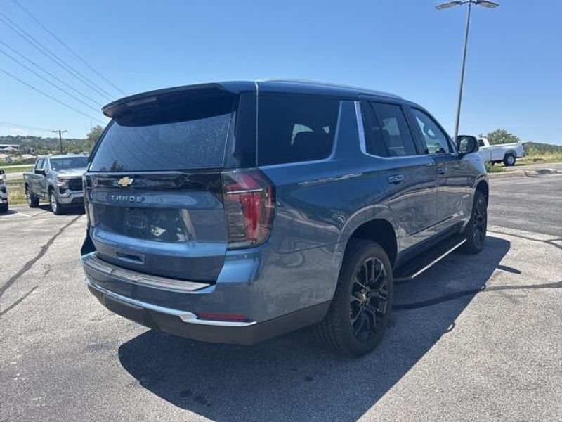 2025 Chevrolet Tahoe LS photo 5
