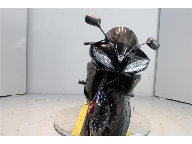 Used 2016 Yamaha YZF-R6 Image 2
