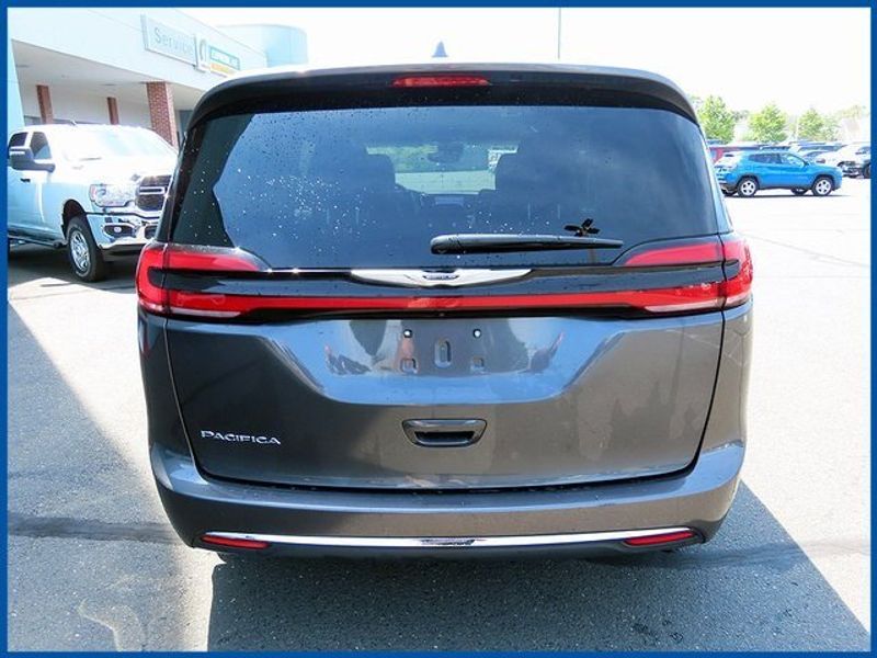 2022 Chrysler Pacifica Touring LImage 6