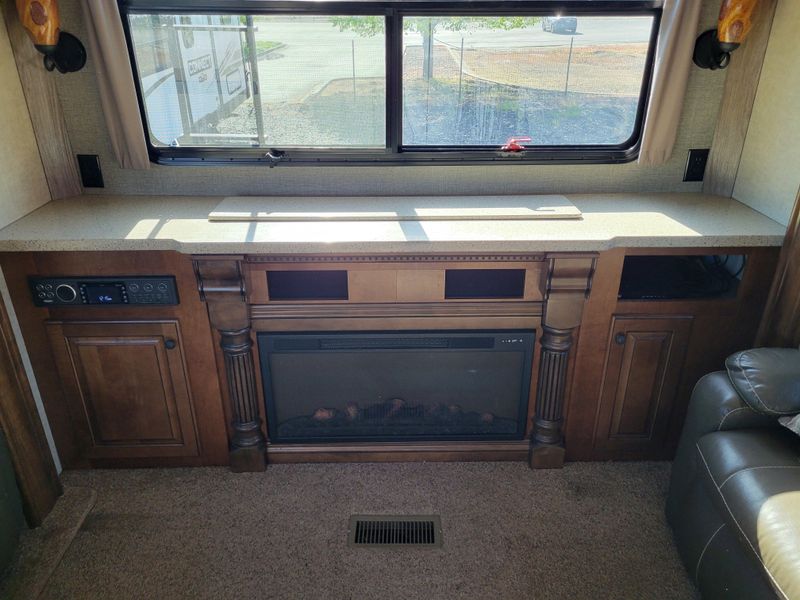 Used 2016 HEARTLAND BIG HORN 3010RE Image 17