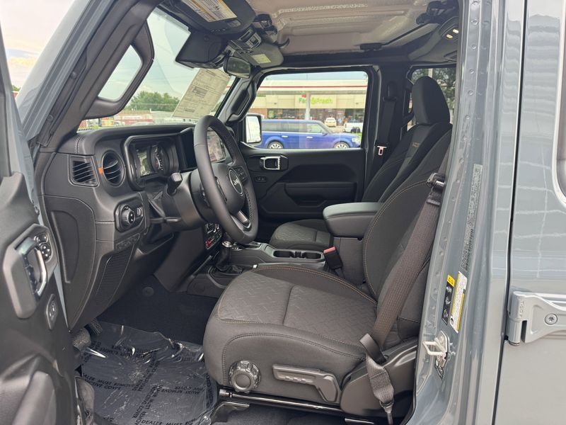 New 2025 Jeep Gladiator MojaveImage 9
