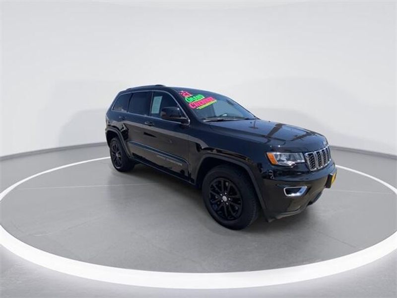 2021 Jeep Grand Cherokee Laredo EImage 2