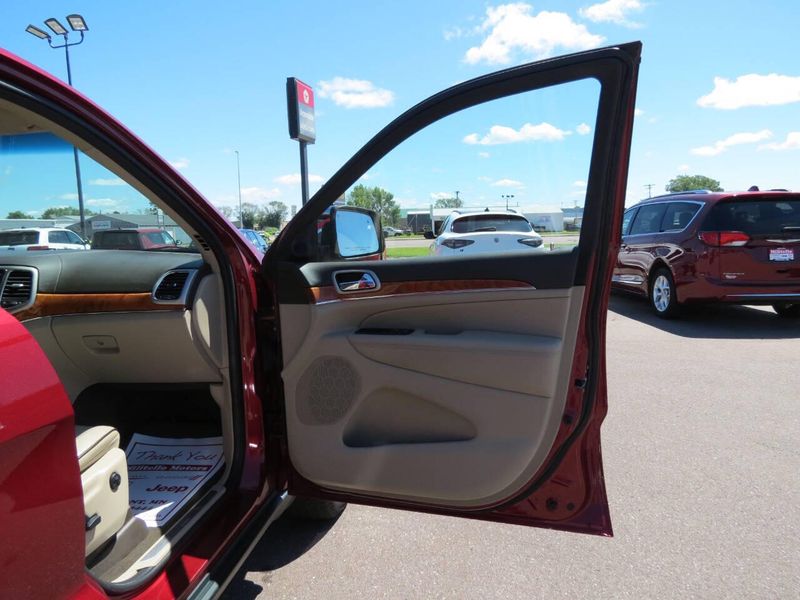 Used 2012 Jeep Grand Cherokee Overland 4x4 4dr SUVImage 27