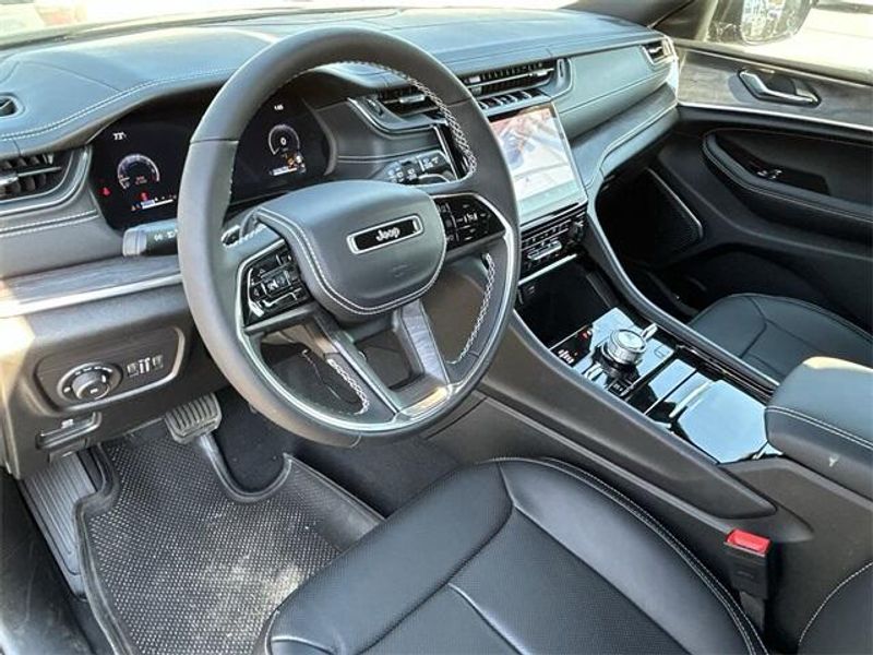 New 2024 Jeep Grand Cherokee L Overland 4x4Image 19