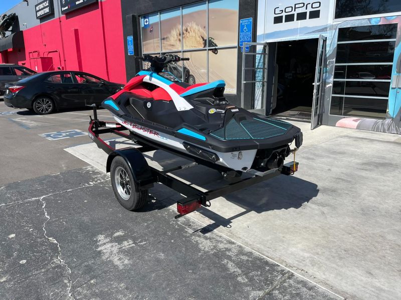 New 2025 Yamaha JETBLASTER DLX (2UP) Image 18