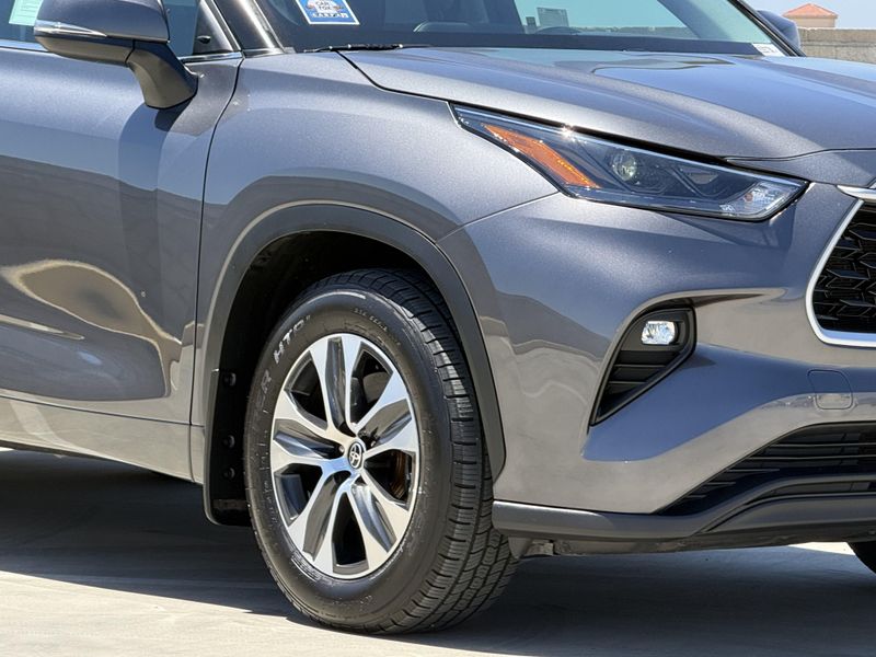 Used 2022 Toyota Highlander XLEImage 4
