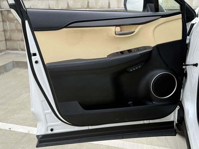 2016 Lexus NX 200tImage 17