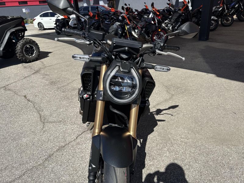 New 2026 Honda CB650R E-CLUTCH Image 17