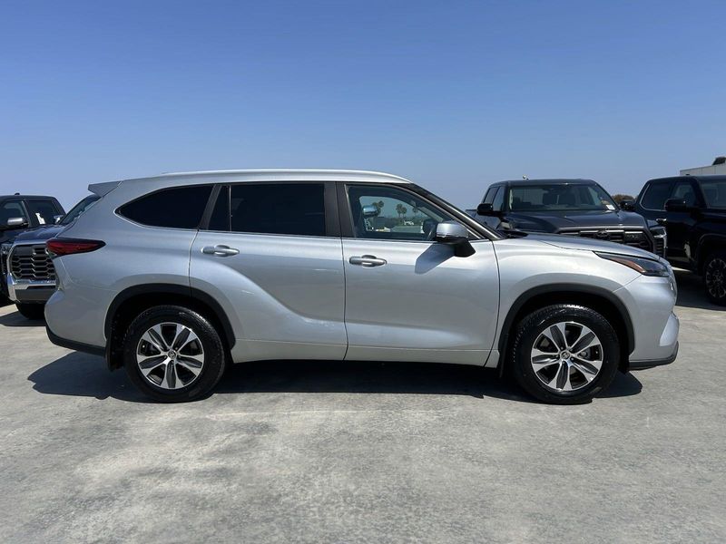 2023 Toyota Highlander XLEImage 3