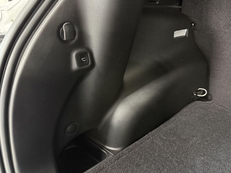 Used 2025 Jeep Compass LimitedImage 6