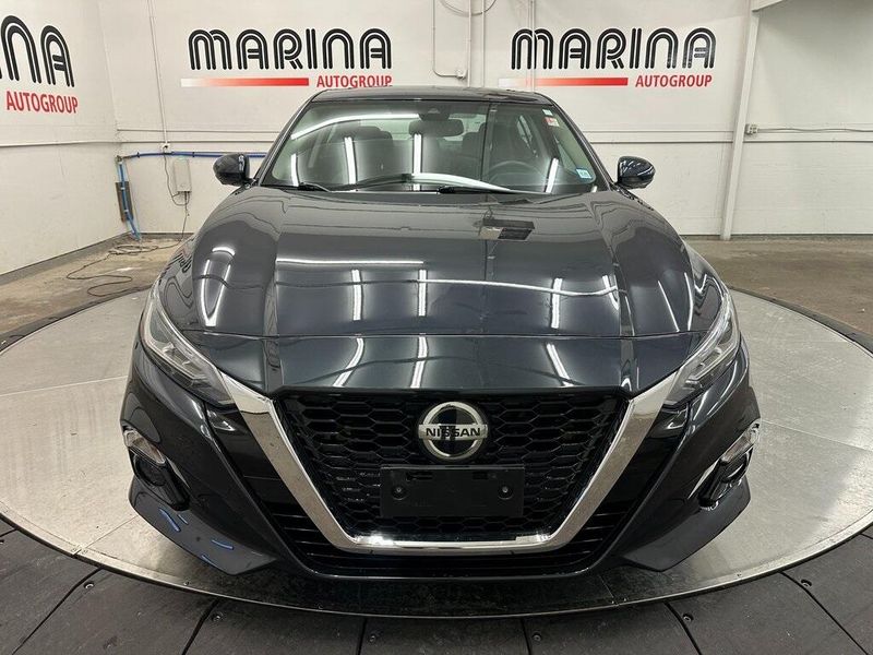 2019 Nissan Altima 2.5 PlatinumImage 10