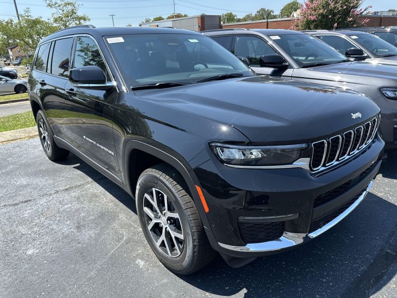New 2025 Jeep Grand Cherokee L Limited 4x4Image 3