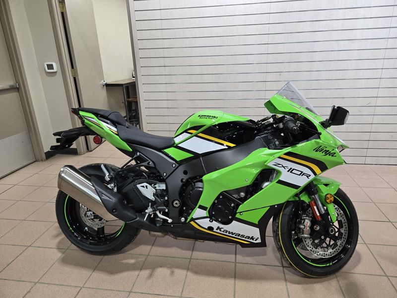 2025 Kawasaki NINJA ZX10R KRT EDITION LIME GREEN AND EBONY AND PEARL BLIZZARD WHITEImage 2