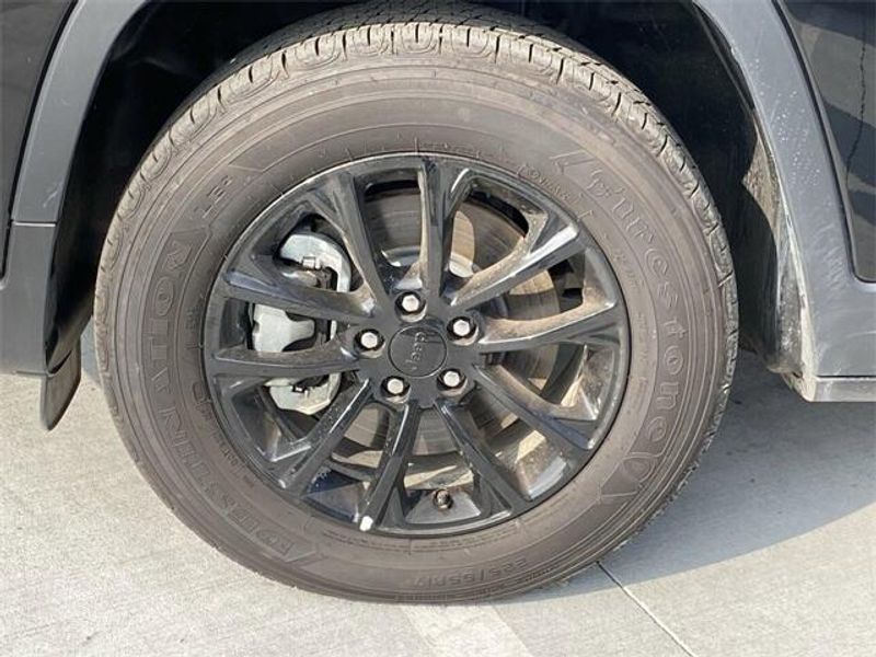 New 2023 Jeep Cherokee Altitude Lux 4x4Image 10