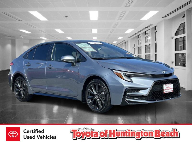 Used 2025 Toyota Corolla SEImage 1