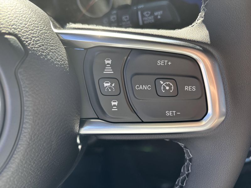 New 2026 Jeep Wrangler 4-door SaharaImage 31