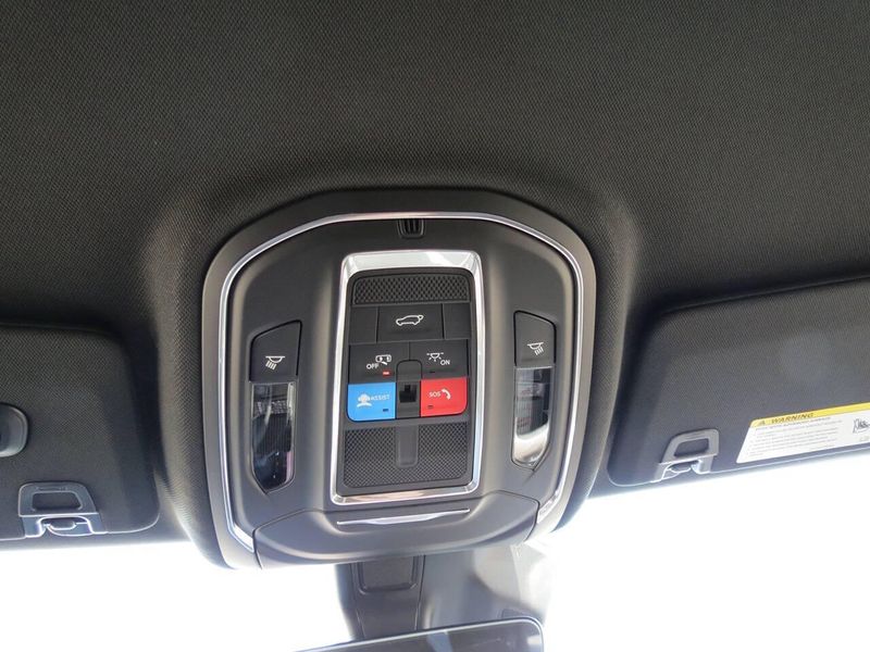 New 2027 Jeep Grand Cherokee Limited 4x4Image 17