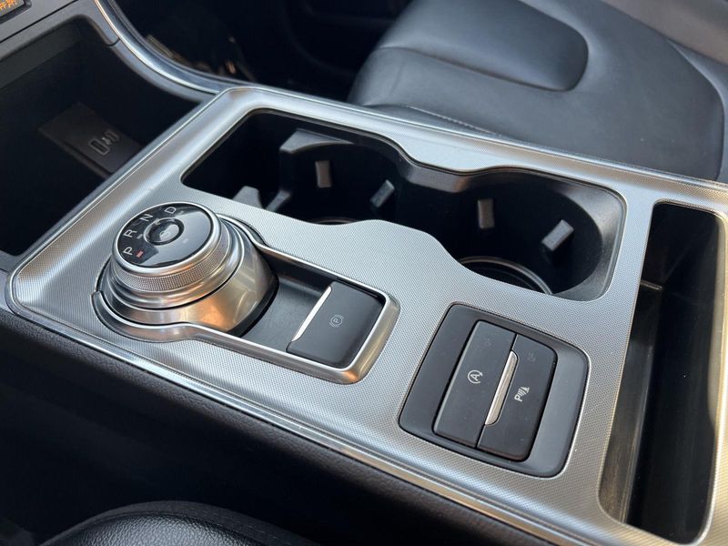 2022 Ford Edge Titanium photo 30