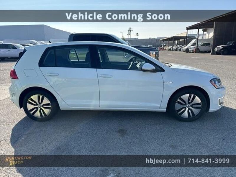 2016 Volkswagen e-Golf SEImage 4