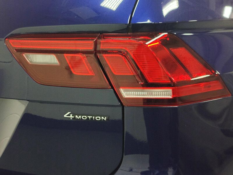 Used 2024 Volkswagen Tiguan AWD SEL R-Line w/Sunroof/NavImage 4