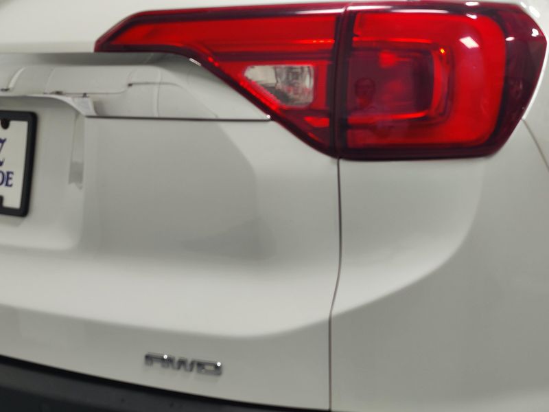Used 2019 GMC Acadia SLT-2 AWD w/Dual Sunroof & NavImage 4