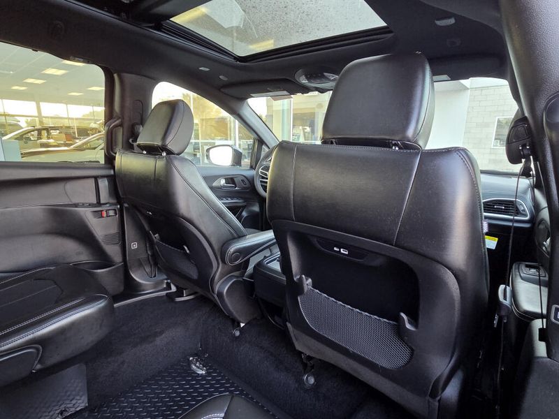New 2027 Chrysler Pacifica Select