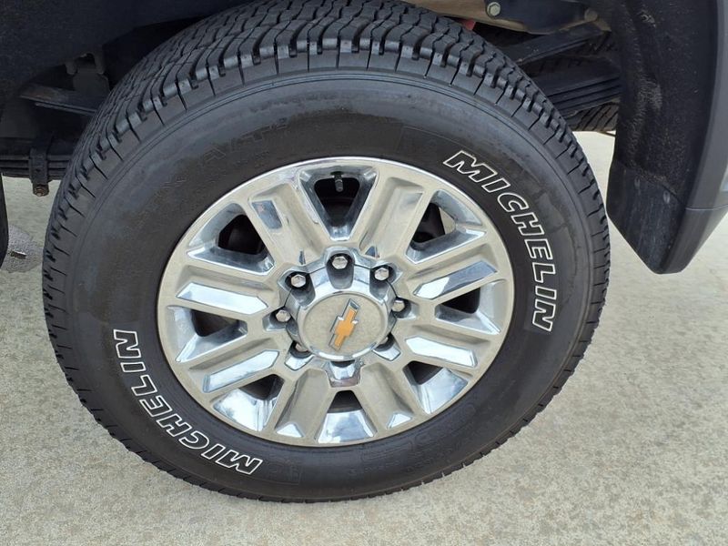 2024 Chevrolet Silverado 3500HD High CountryImage 15